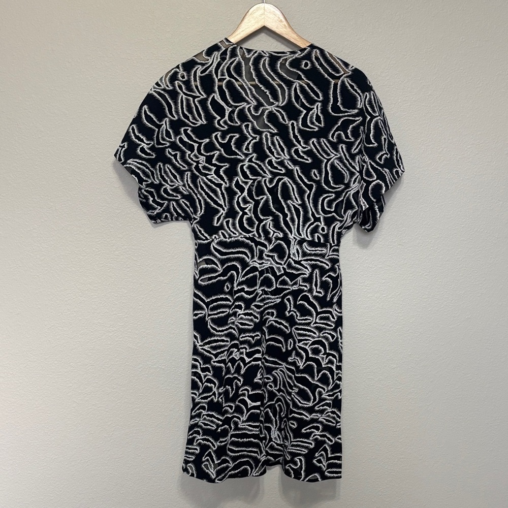 DVF Diane Von Furstenberg V Neck Flare Mini Dress Black White Size 6 *No Slip* - Picture 4 of 13